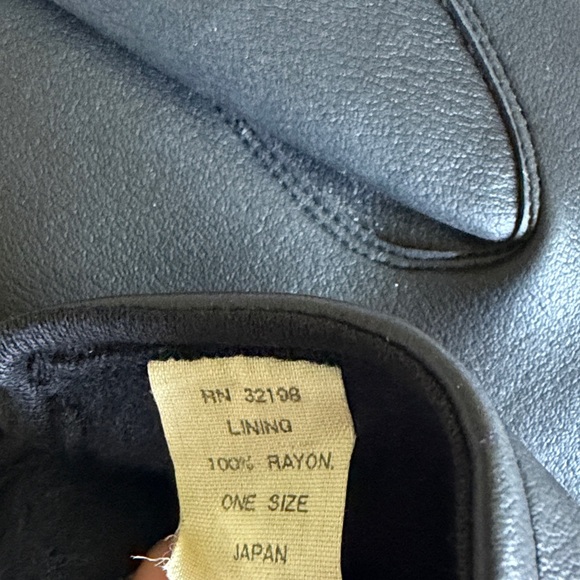 Women faux leather gloves - Picture 3 of 3